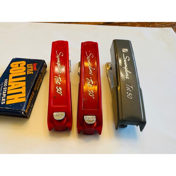 VTG Lot of 3 Swingline Tot 50 Red Staplers, Box Staples, Diamond Keychain 5PCS - Picture 5 of 7